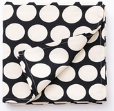 مفرش طاولة Benetton Home مقاس 170×200 سم مطبوع 190 جرامًا للمتر المربع مصنوع من قطن بنما بنسبة 100% بنقاط سوداء Fw23 Be | BE-2180